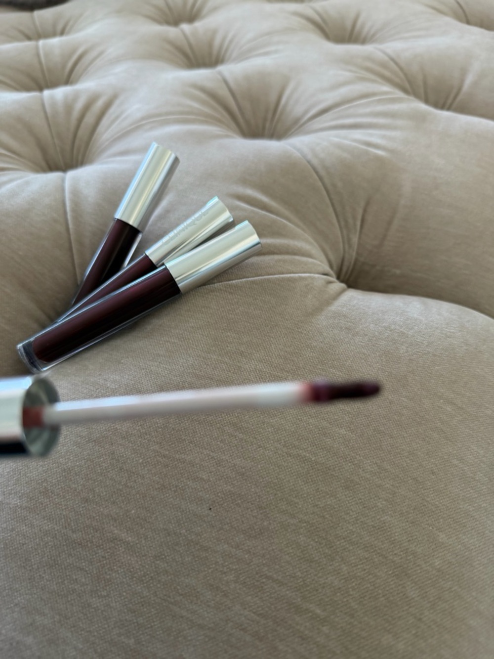 Clinique Liquid Lip Gloss Set in Black Honey Pop - Picture 4 of 6